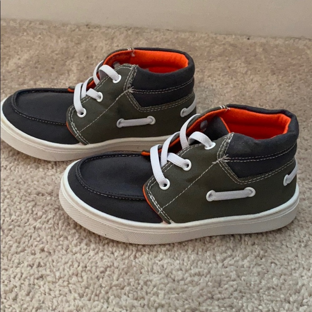 Cute low top boys shoes size 10